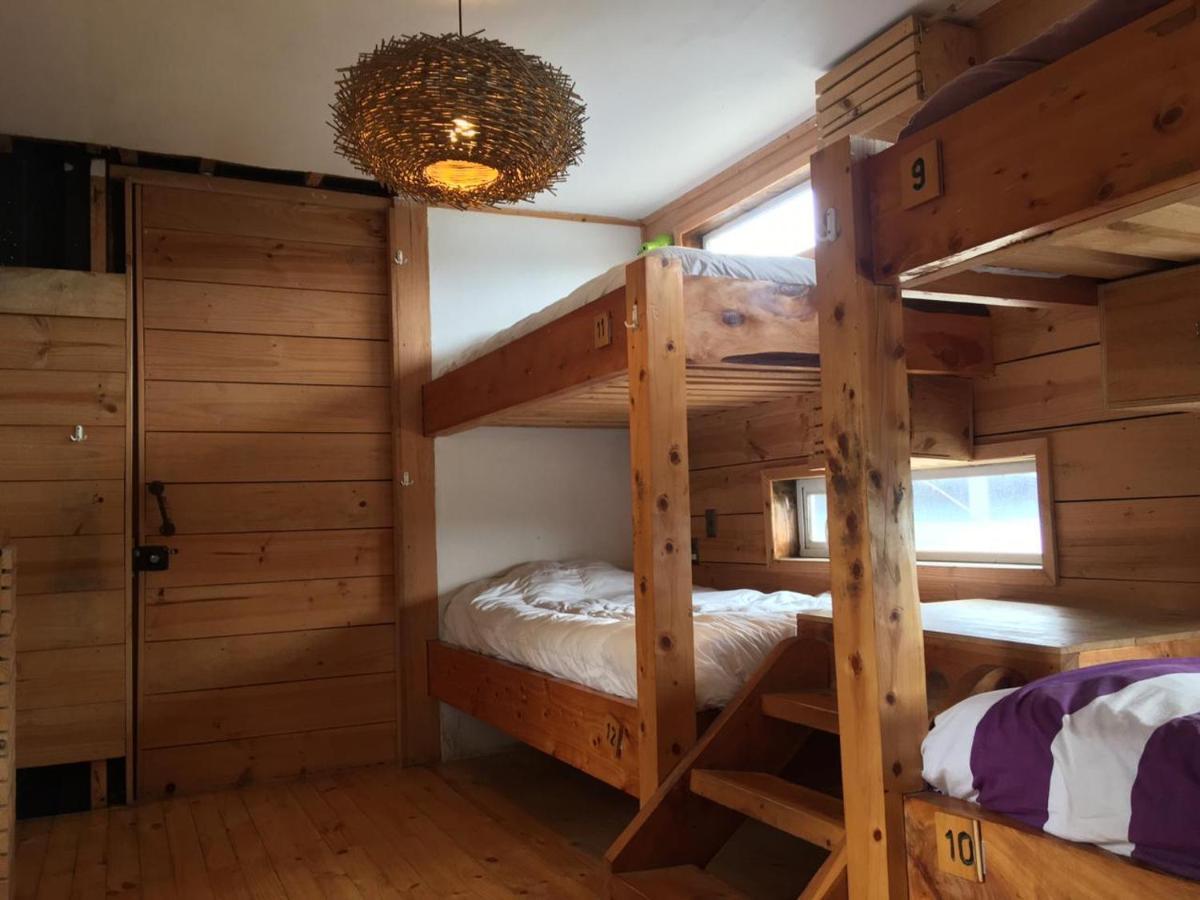 Sirena Insolente Hostel & Suites 皮奇勒姆 外观 照片