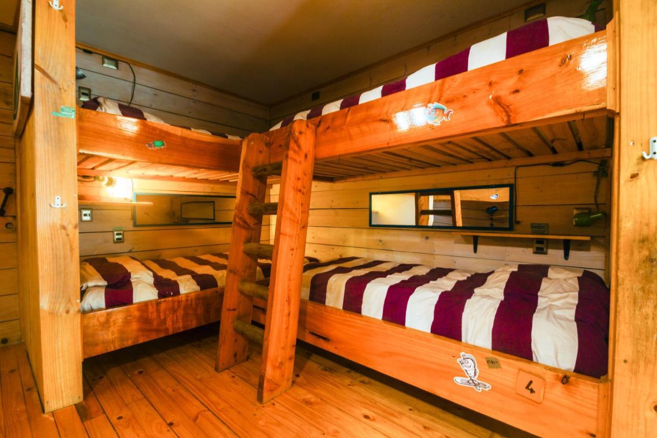 Sirena Insolente Hostel & Suites 皮奇勒姆 外观 照片