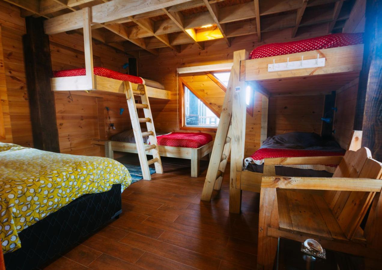 Sirena Insolente Hostel & Suites 皮奇勒姆 外观 照片