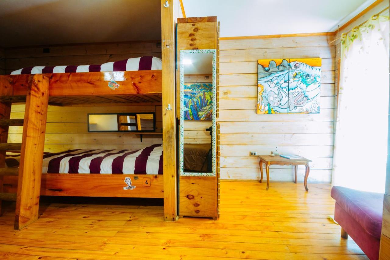 Sirena Insolente Hostel & Suites 皮奇勒姆 外观 照片