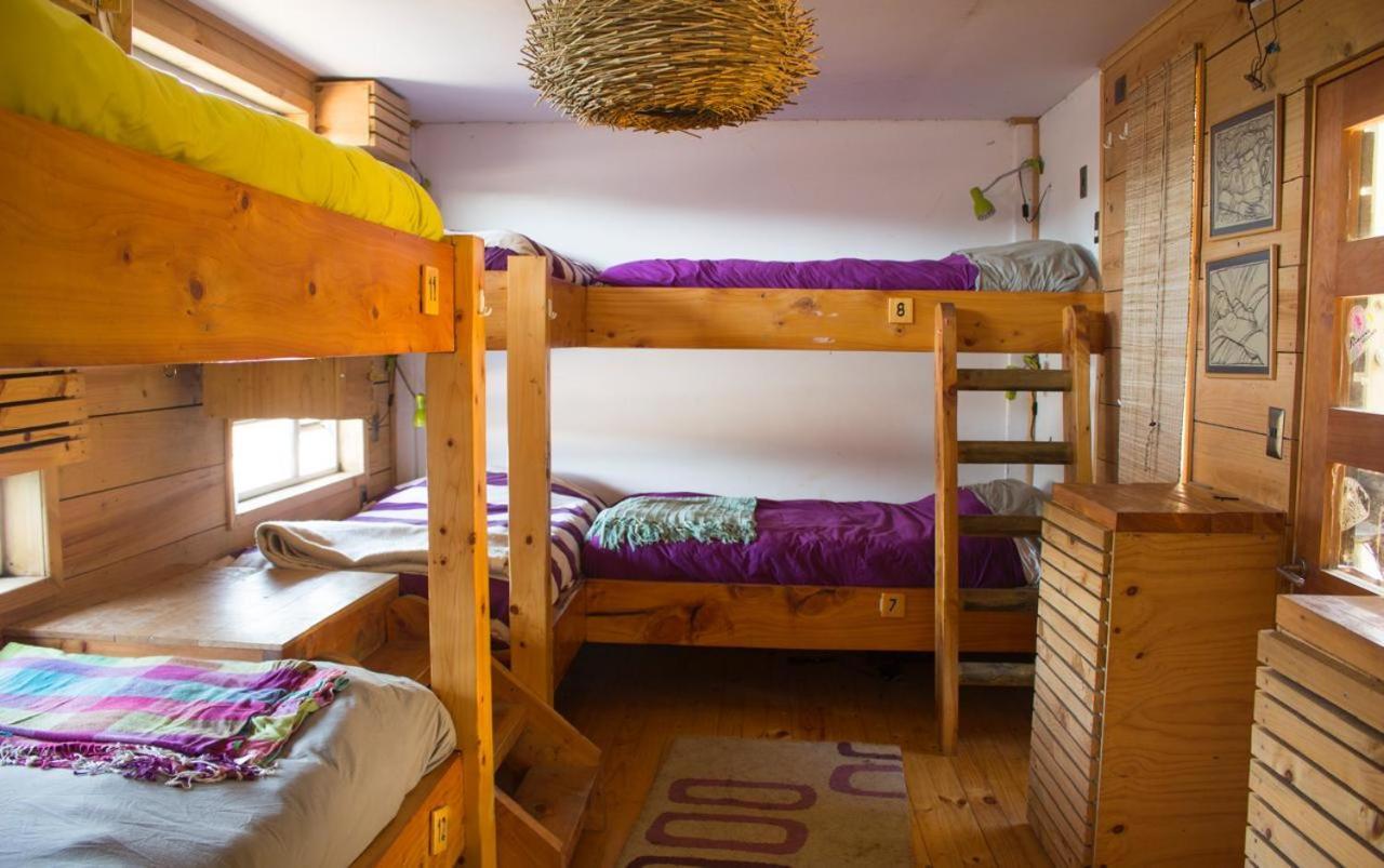 Sirena Insolente Hostel & Suites 皮奇勒姆 外观 照片